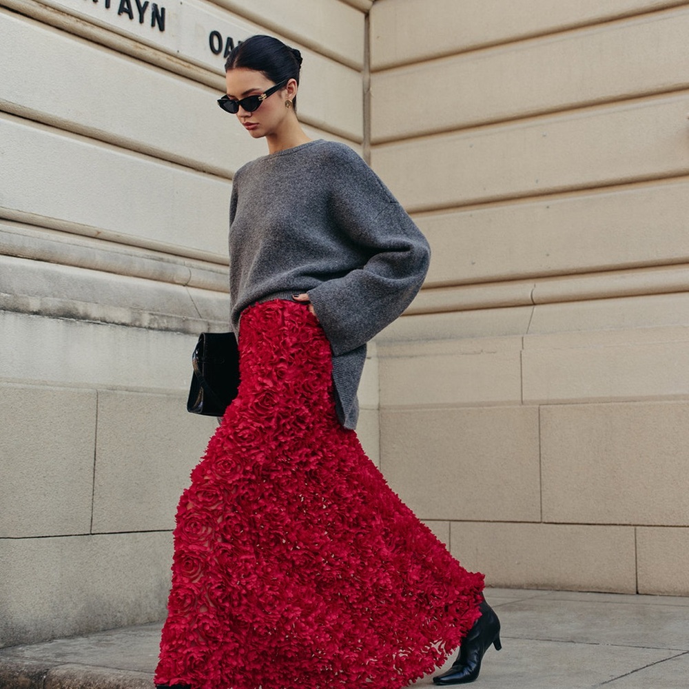 Elegant Red Floral Skirt high waisted rosette skirt never worn